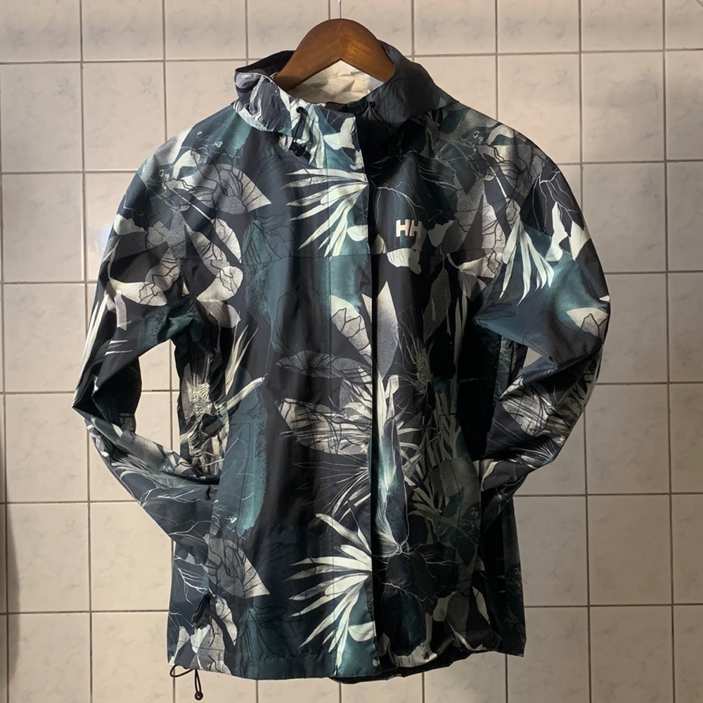 Helly Hansen Women's Jacket - Black and Blue Leaf Print